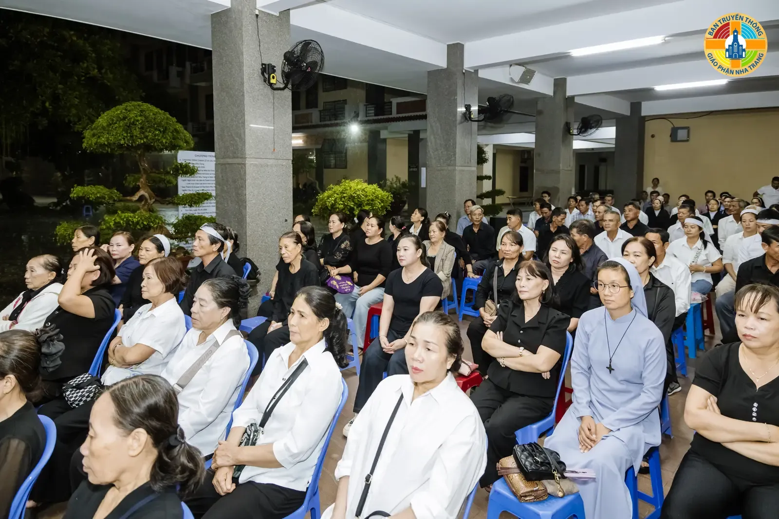 Hình Ảnh Giáo xứ Vinh Trang trong Thánh Lễ cầu nguyện cho Linh Hồn Linh Mục PHAOLÔ TRƯƠNG ĐỨC THẮNG - Ảnh 11